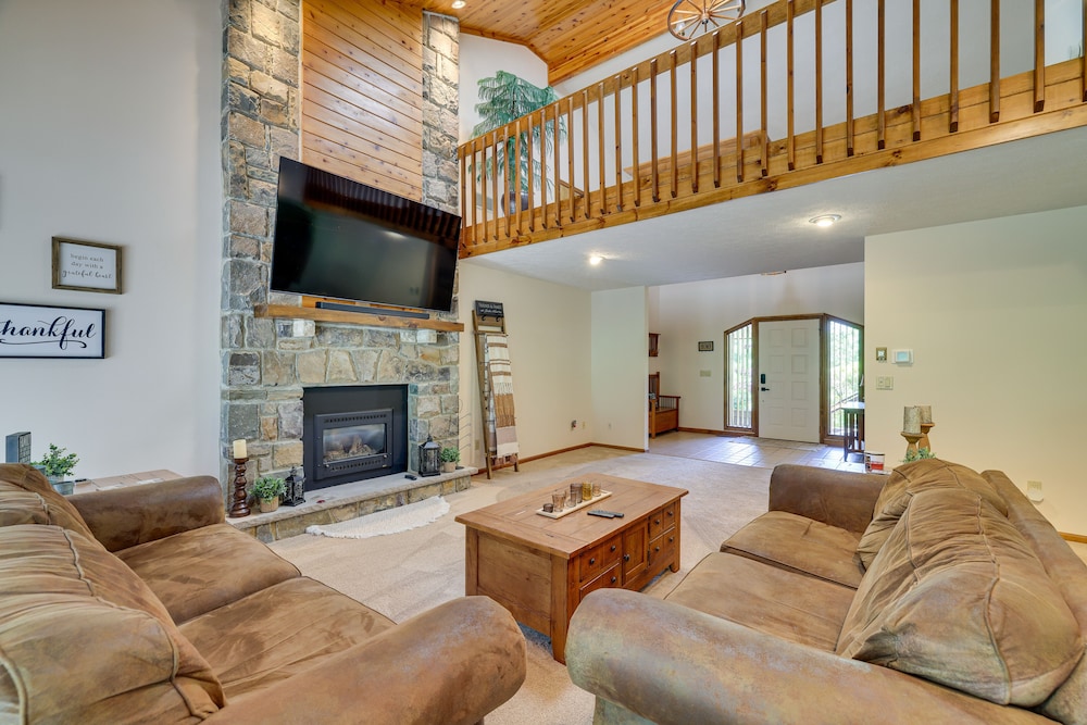 Pennsylvania Retreat w/ Sauna, Pool Table & Deck! view 2