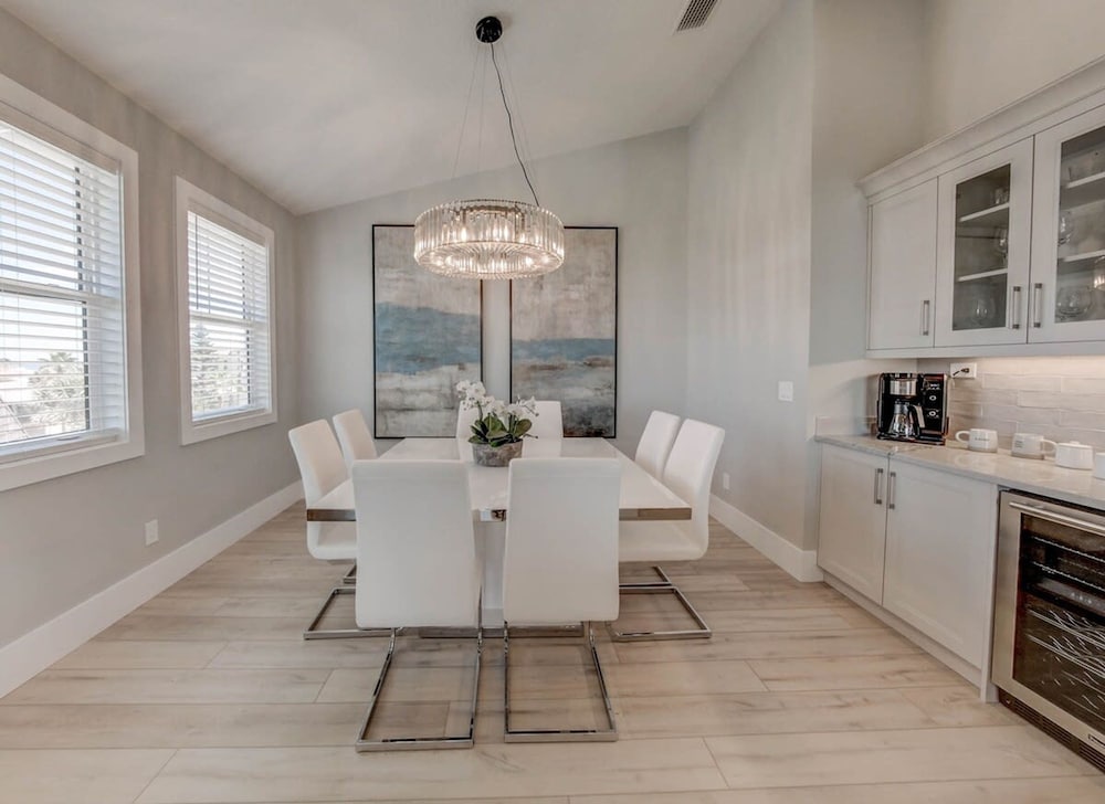 Villa Nautilus Steps Away From the Beach - New Lux 3 Story Pool Hot Tub Home With Elevator