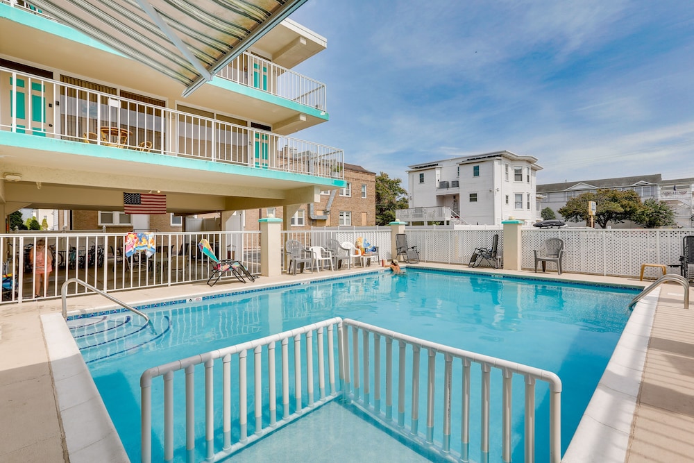Wildwood Condo w/ Community Pool: Walk to Beach! view 2