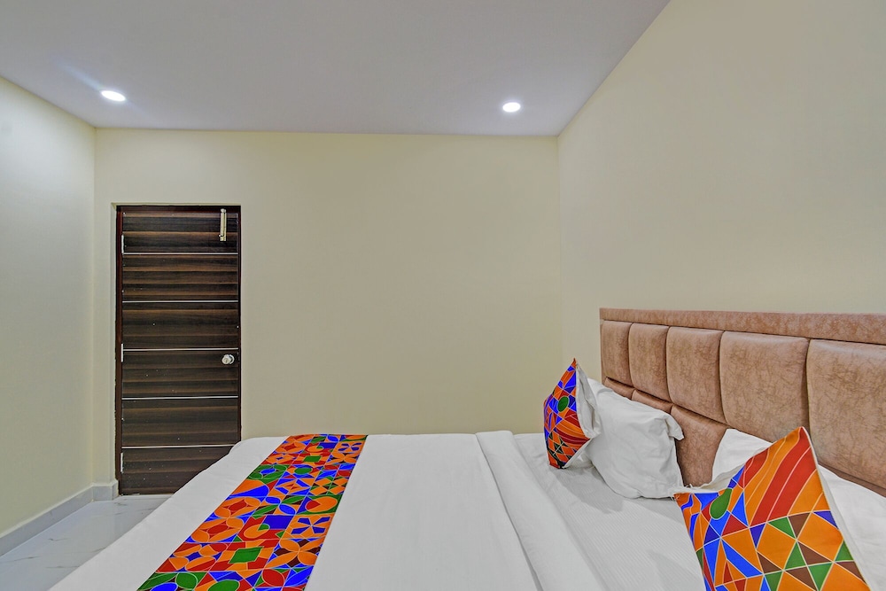Fabhotel Srikara Grand Luxury Rooms