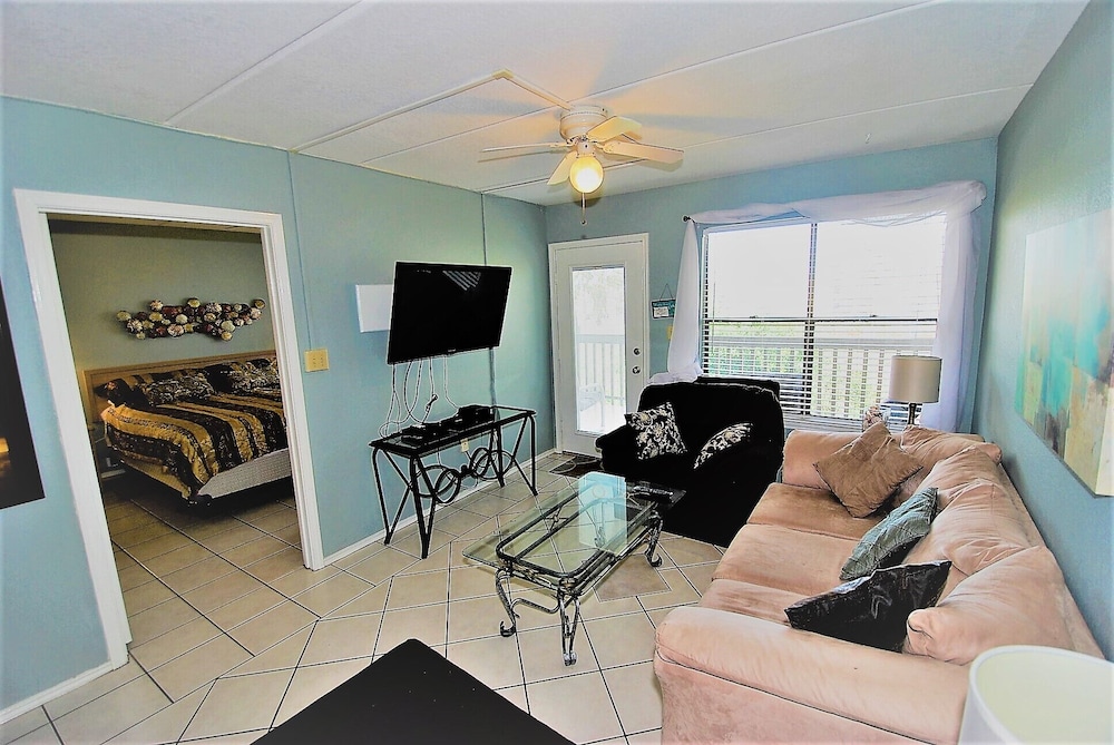 Parklane Unit #311 2 Bedroom Condo by RedAwning