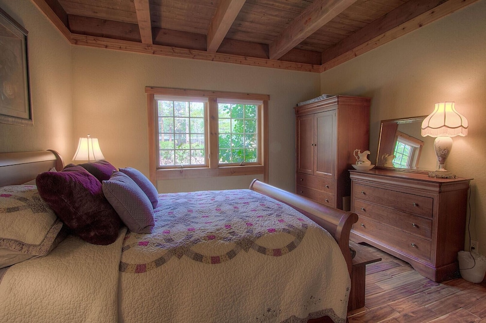 Lake Tahoe Vacations - Third Creek Comfort 2 Bedroom Townhouse by RedAwning - Property Image 32