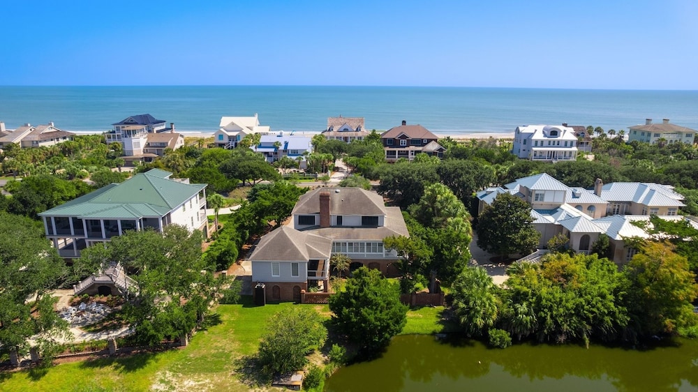 Come And Wind Down And Relax At Family Tides! 6 Bedroom Villa by Peace Vacations view 5