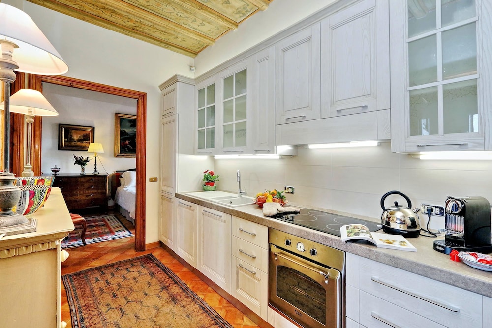 Palazzo Palermo Near the Roman Forum the Perfect Family Oasis in Rome