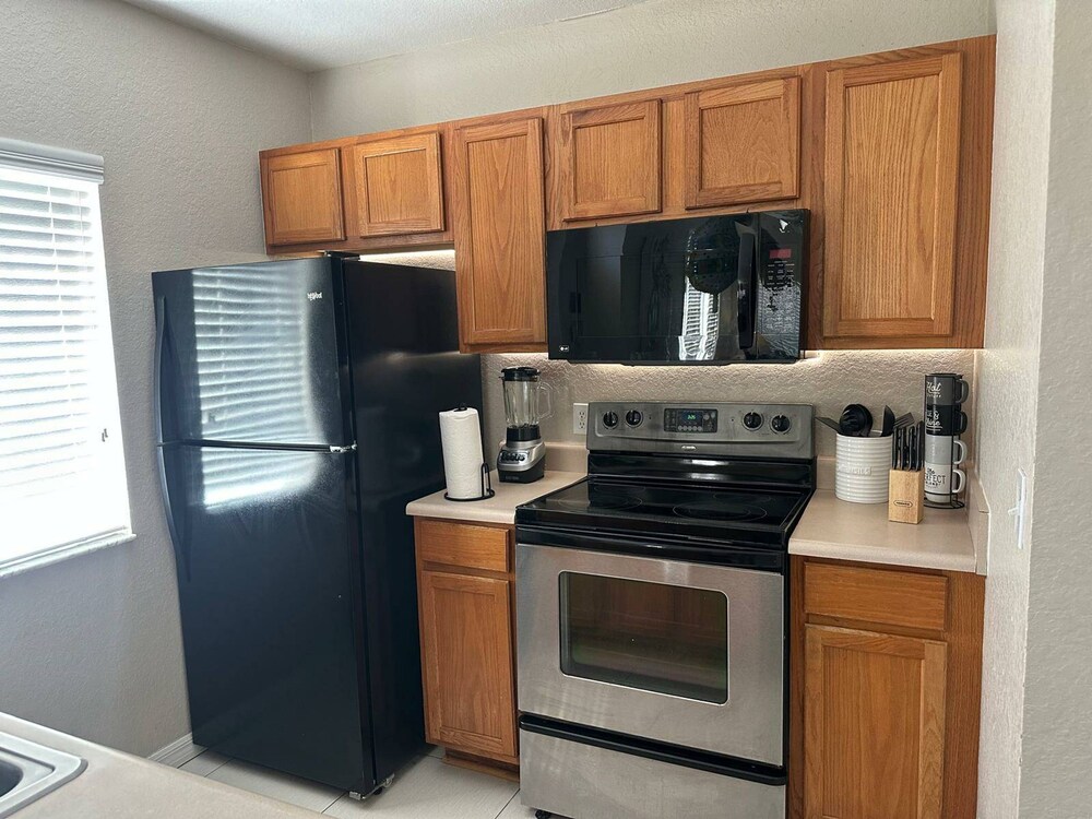 Charming Townhouse Near Disney