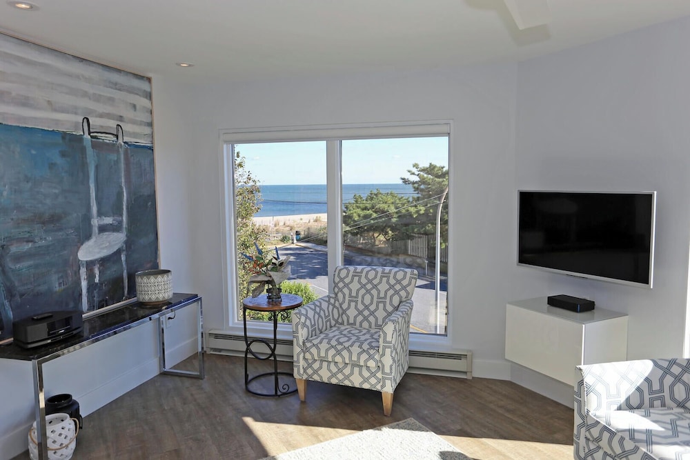 Mariners Court 224