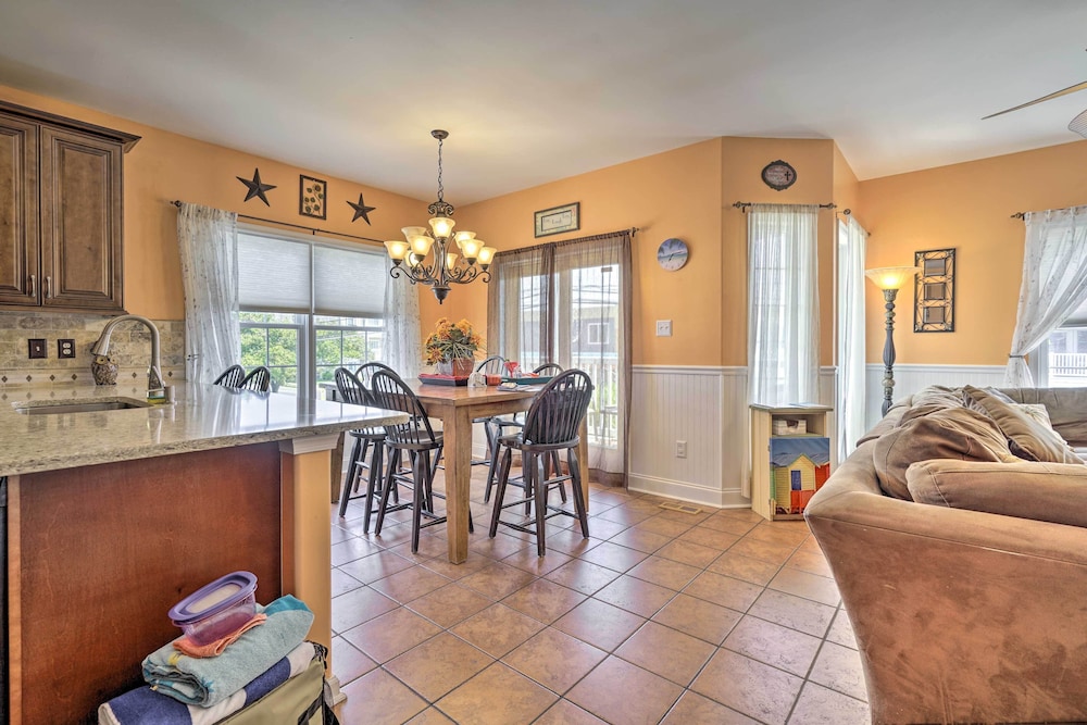 Breezy Wildwood Condo ~ 2 Blocks to Beach!