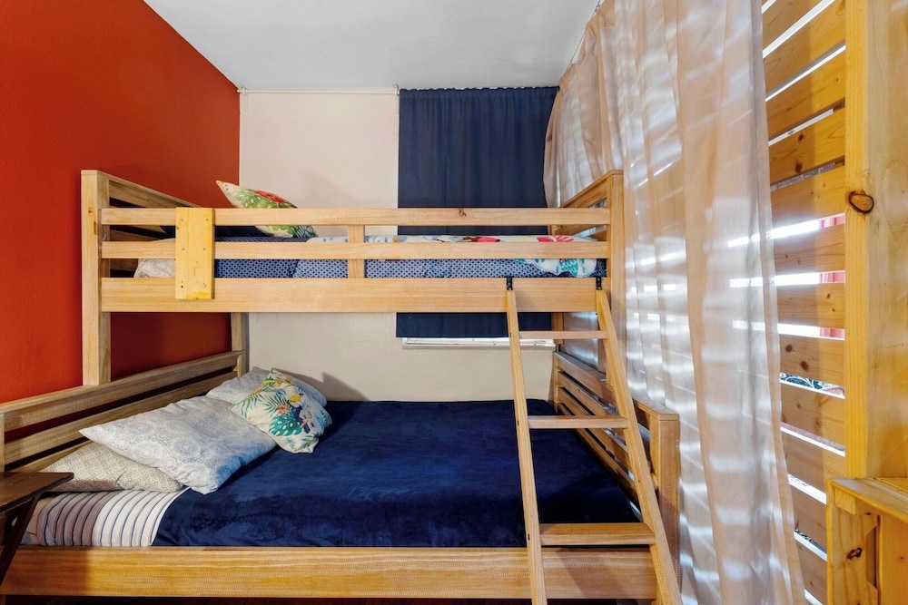 1BR Studio w/ Parking, Pet Friendly & BBQ Area