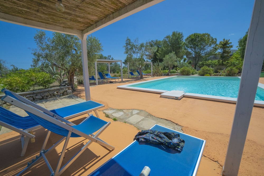 Masseria Le Palmentelle Pool And Garden