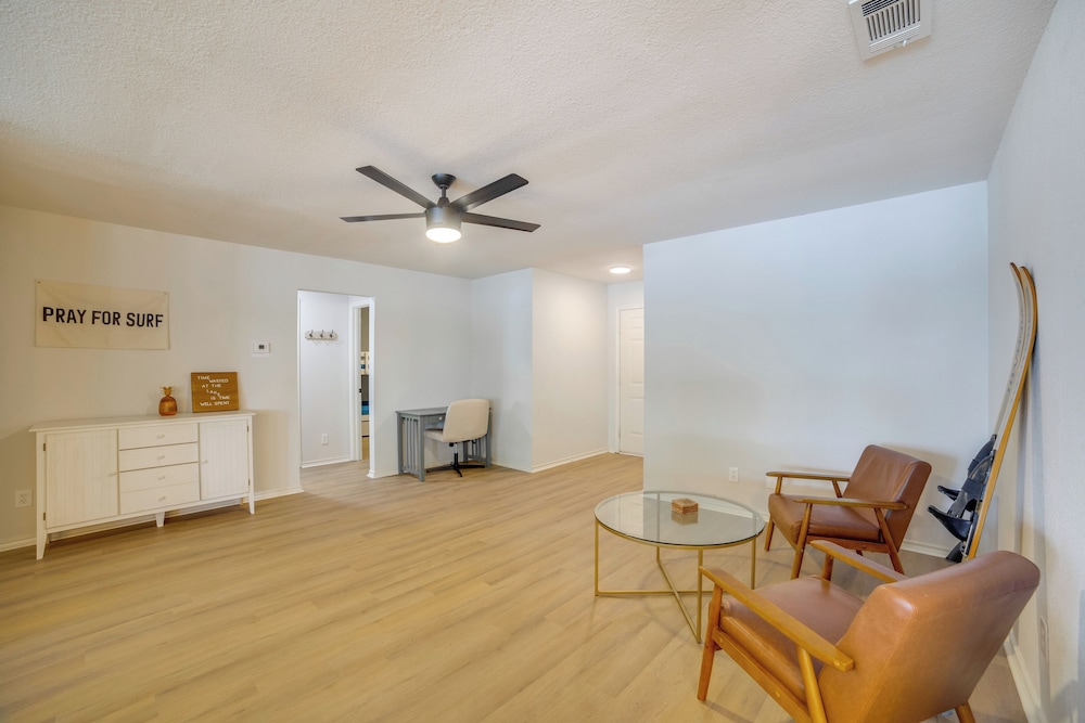 Waterfront Cedar Creek Lake Gem: Near Marina!