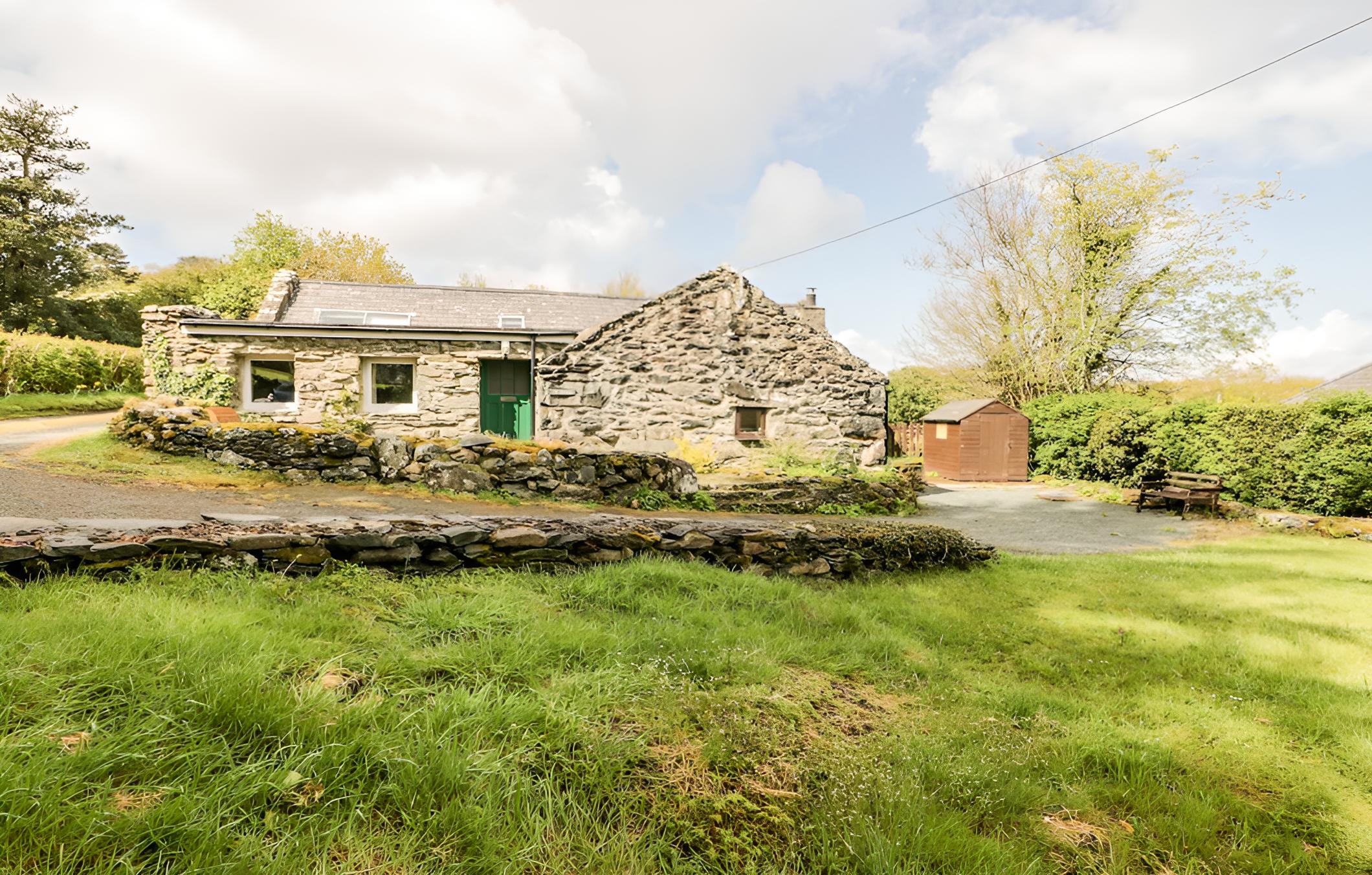 Ty Cerrig view 5