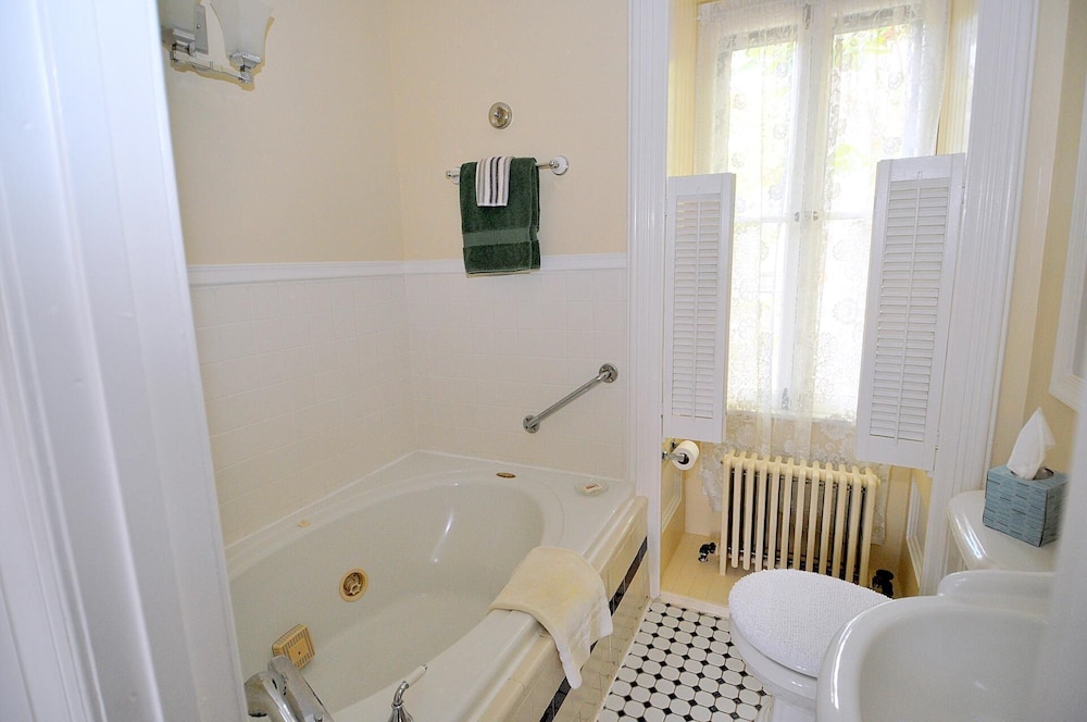 Manor at Berkeley Springs - Property Image 18