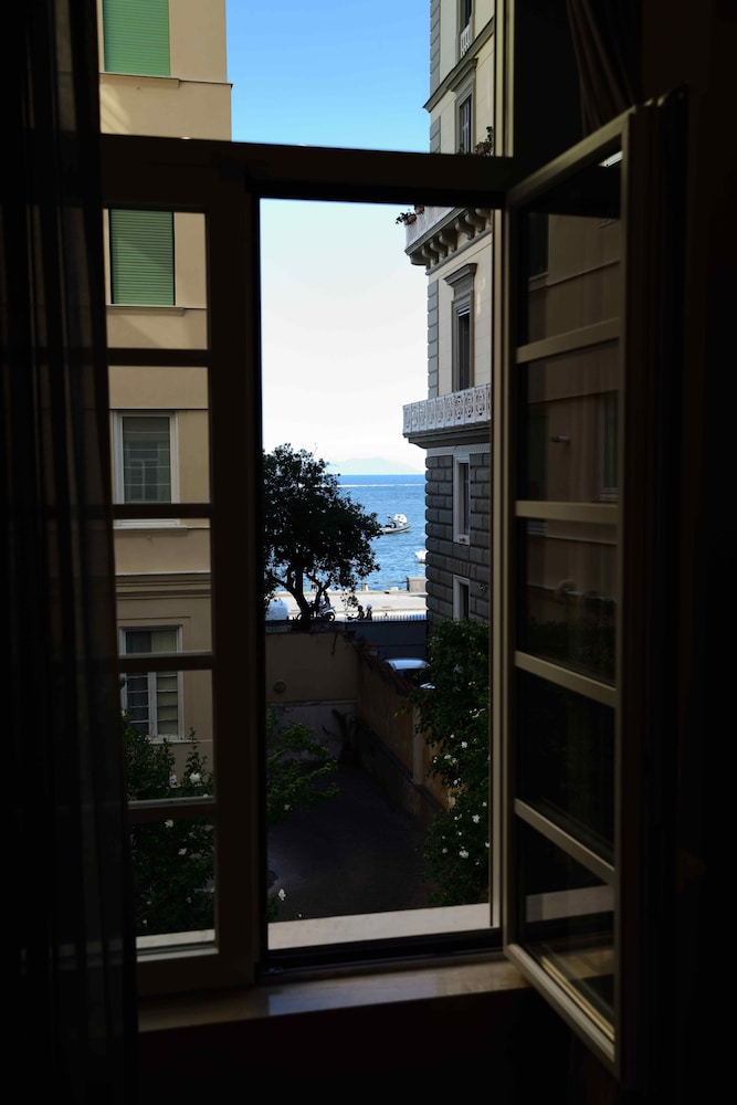 50 Suite Guesthouse
