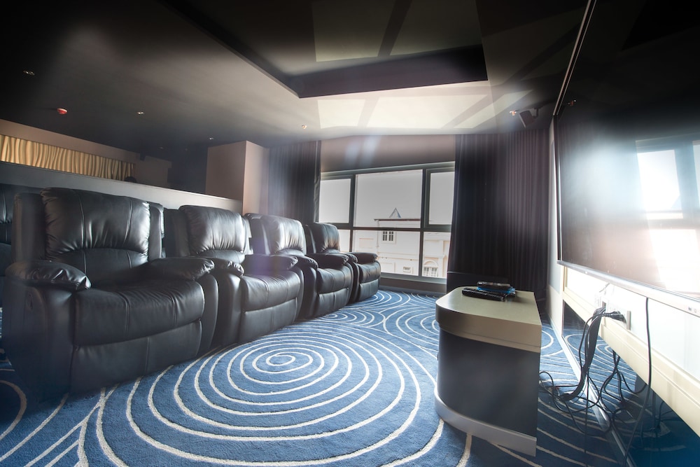Grande Caribbean Condotel by Narintorn