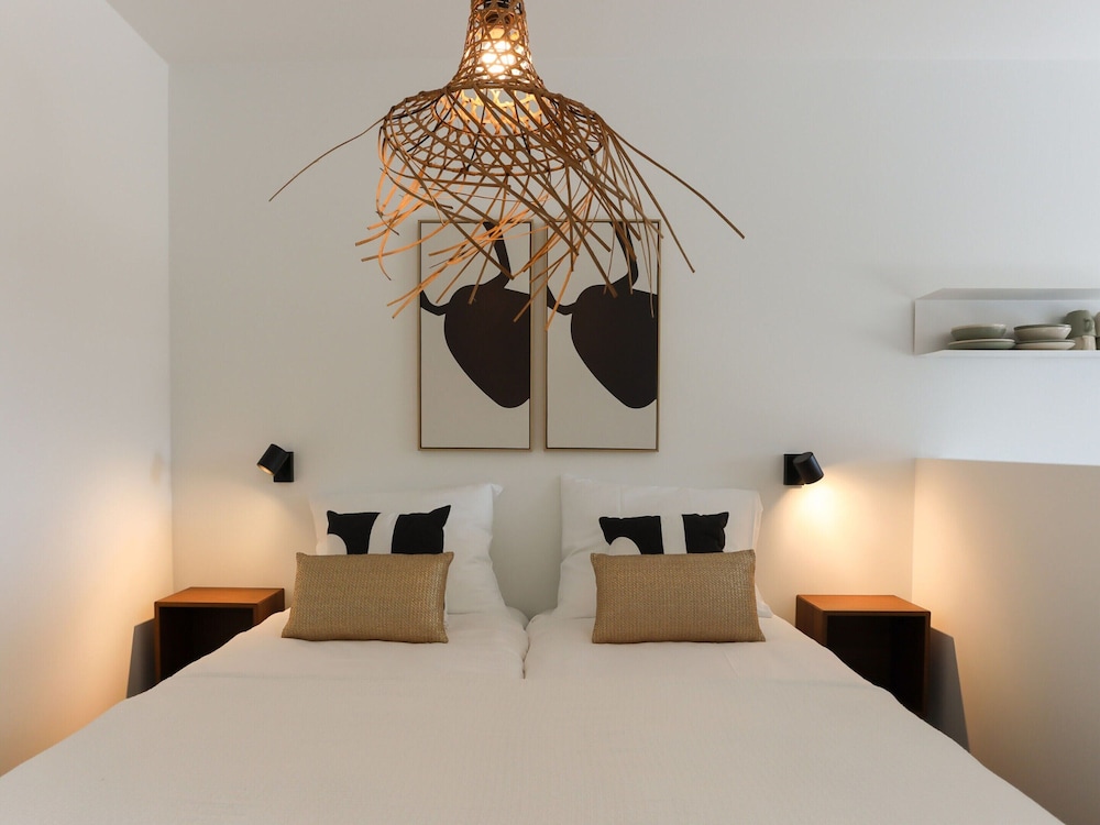 Modern Suite Near Beach