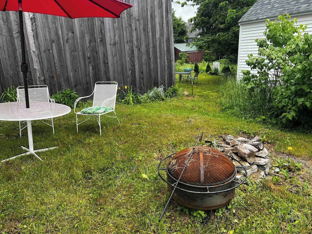 Cozy 2 BR by River- Crooked Steeple Hall