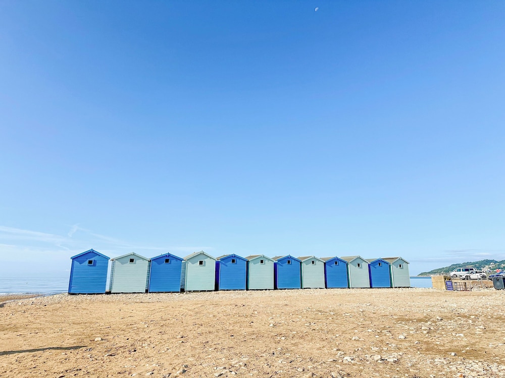 Charmouth Lodge