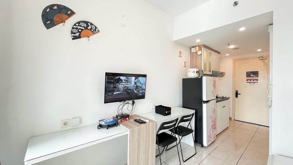 Modern Living Studio Room Apartment M-Town Residence