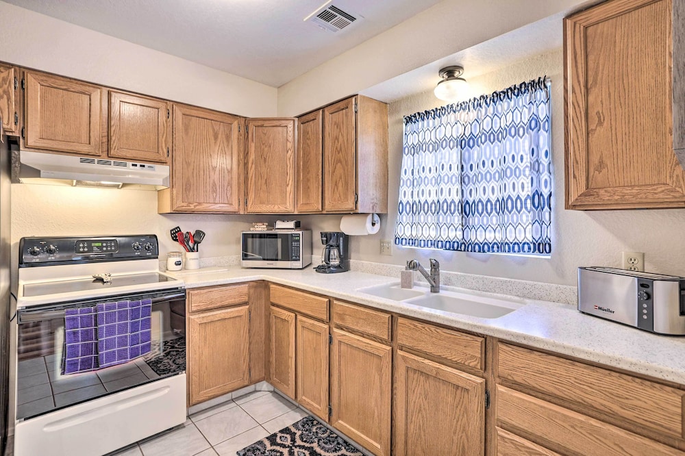 Quaint & Welcoming Kanab Home w/ Patio!
