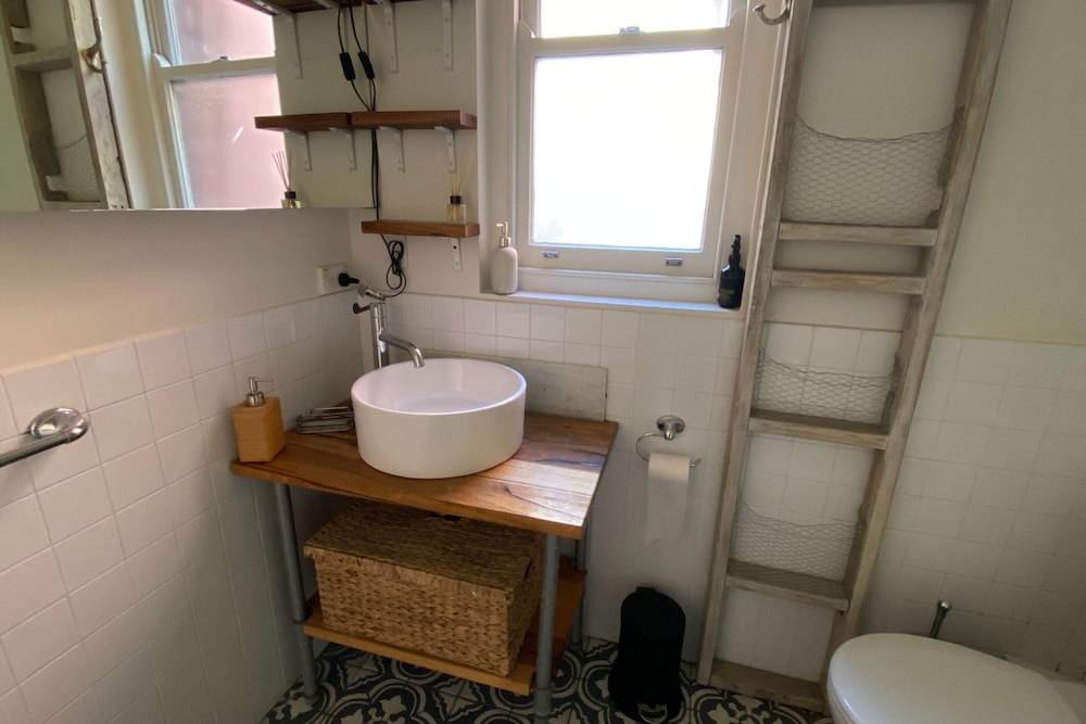 Bright & Sunny 2-bed Unit in the Heart of St Kilda