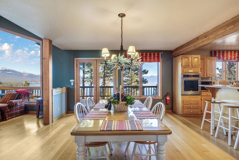 Lakeview Hideaway 3bdr for 8 w/ Private Hot Tub!