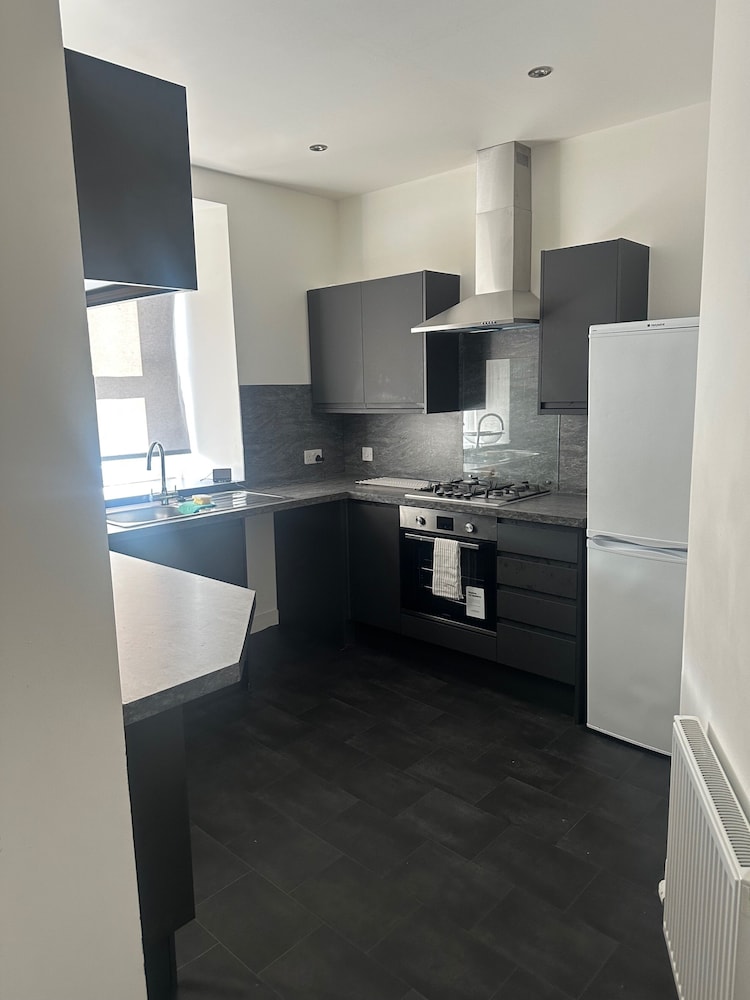Central 3-bed Seaside Apartment - Sleeps 5