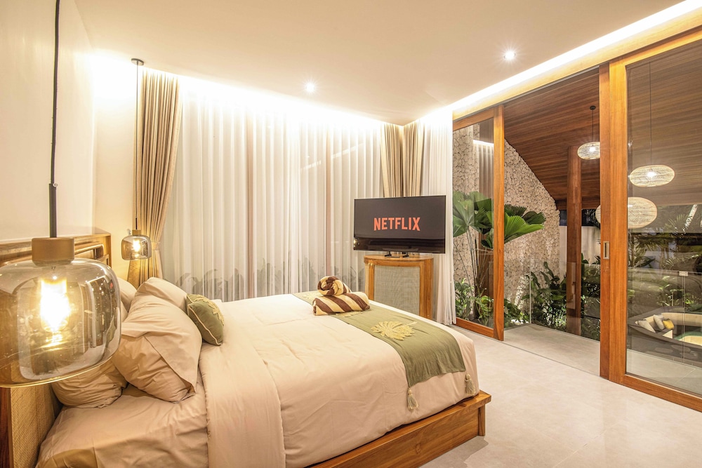 Luxury 2BR Retreat Jungle View Near Ubud Center