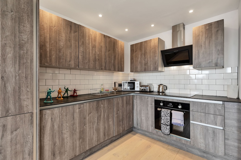 Right On : Bright On Apartment 1E | By My Getaways view 3