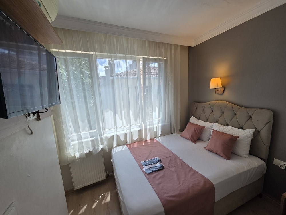 TAKSİM LİFE HOUSE