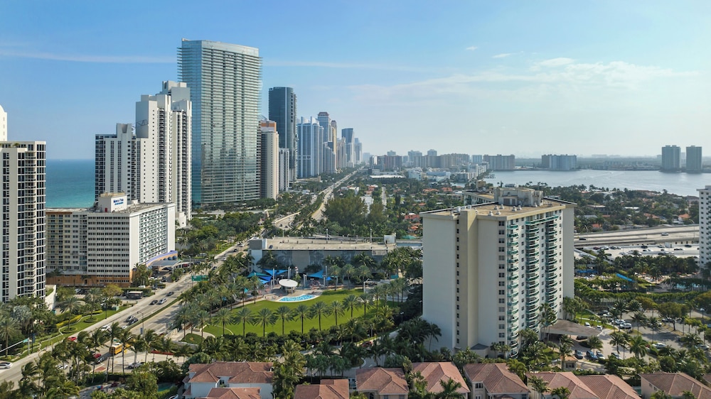 Condo With Pool View view 4