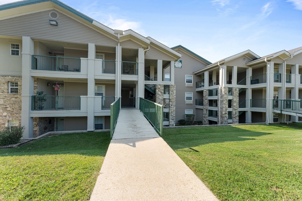 Take A Holiday 2 Bedroom Condo by RedAwning