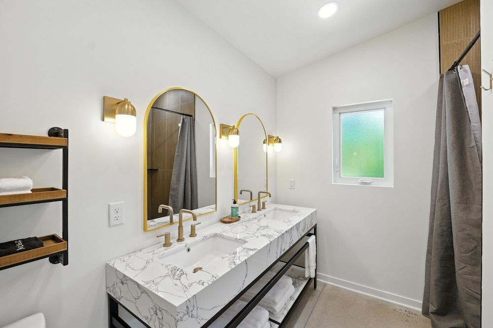500 House - Unit D 2 Bedroom Townhouse