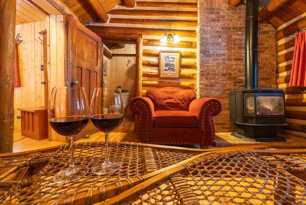 Storm Mountain Lodge Cabins & Dining