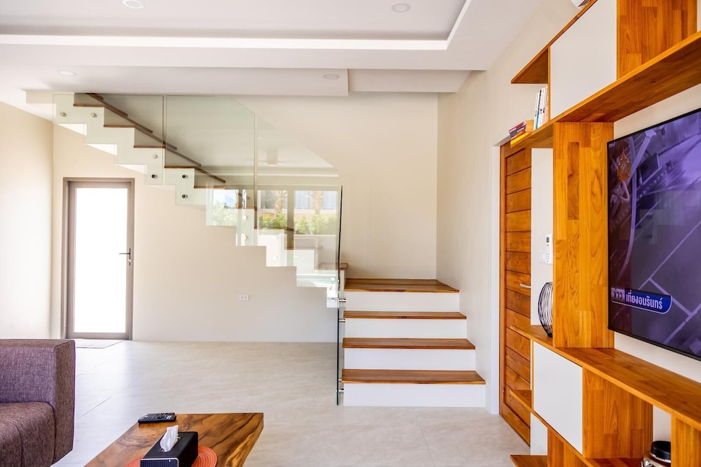 3 Bed Pool Villa Near The Beach KBR29