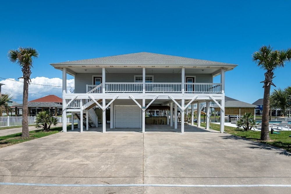Bolivar Slam 3 Bedroom Home by RedAwning