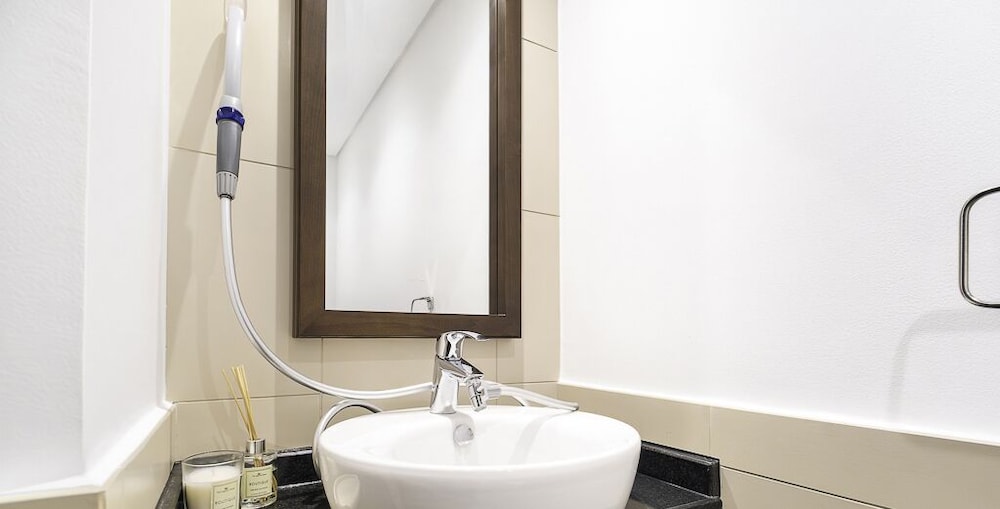 LUX The West Wharf Canal View Suite