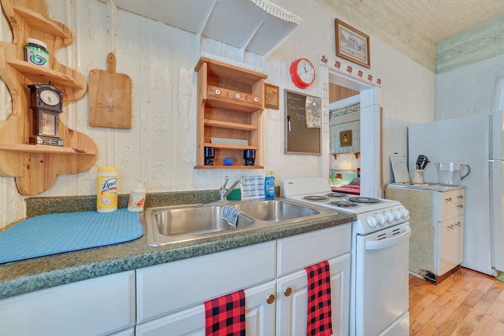 Historic Houghton Lake Getaway Near Shoreline - Property Image 23