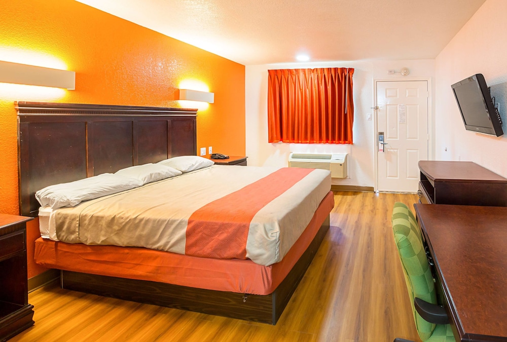 Dallas Vacations - Motel 6 Red Oak, TX - Dallas - Property Image 2