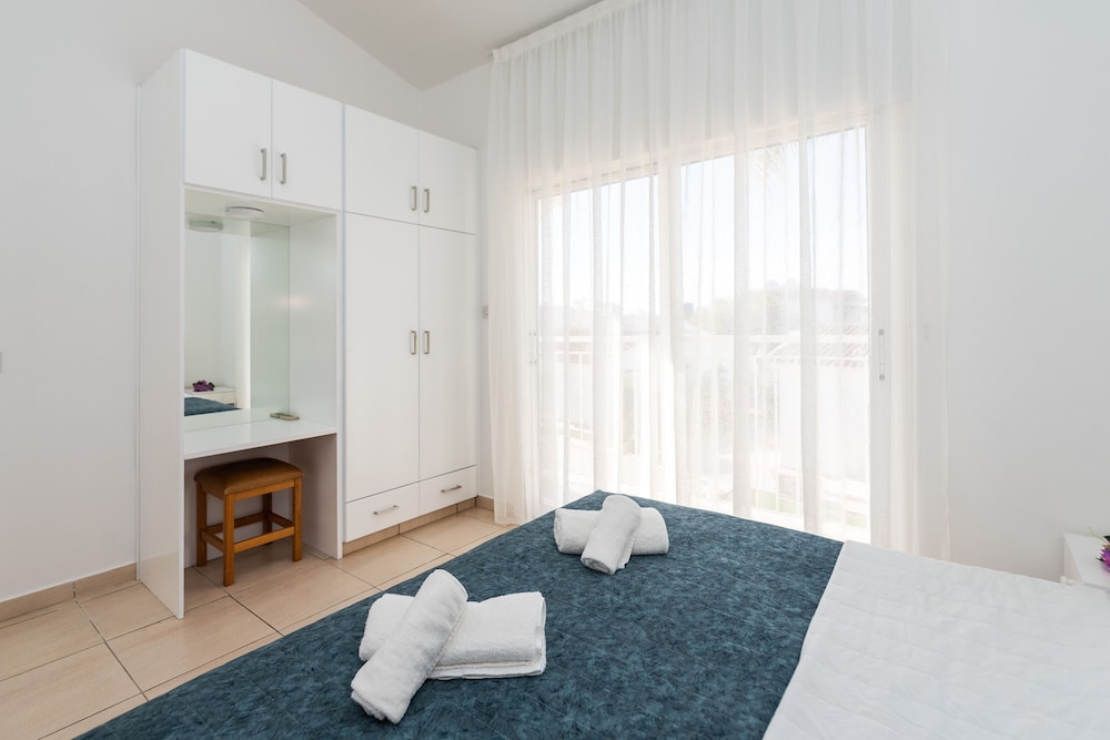 Fig Tree Z Holiday Villas view 4