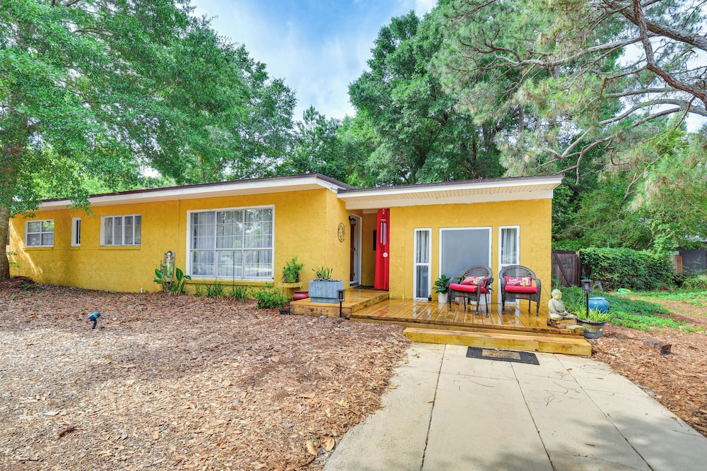 Fort Walton Beach Home ~ 2 Mi to Okaloosa Island!