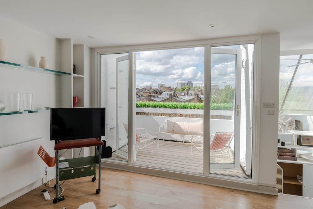 Light-filled Primrose Hill Rooftop Retreat