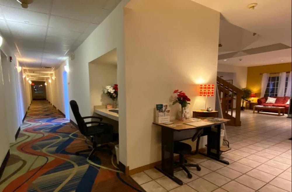 Salina Vacations - Rodeway Inn - Property Image 14