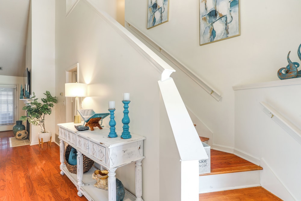 2 Mi to Shelby Farms: Charming Family Home w/ Yard