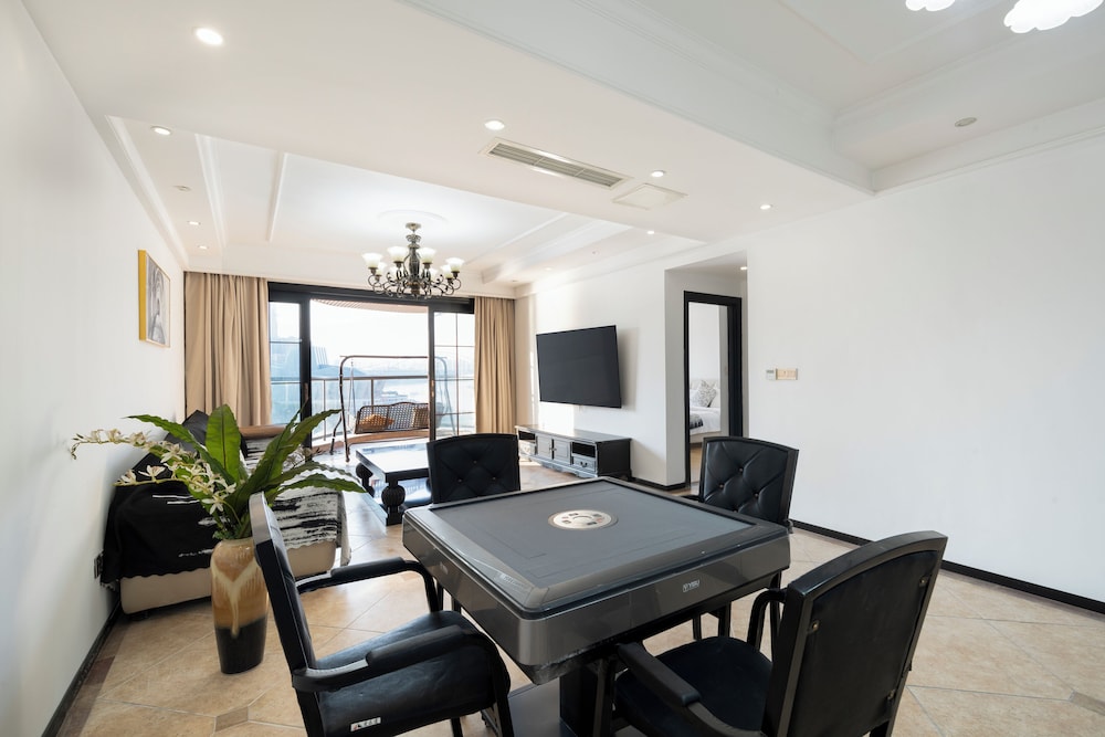 Baihong Riverview Drone Show Apartment