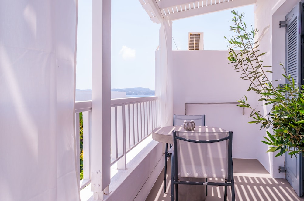 Milos Bay Suites