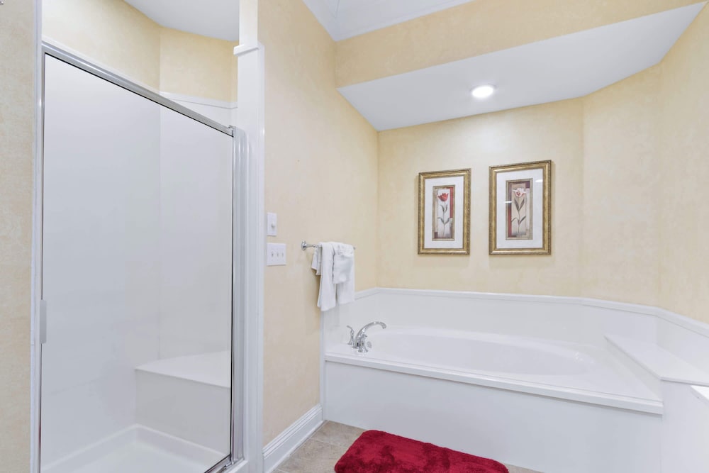 Luxury 3 Bed 3 Bath Resort Beaches Pool Golf