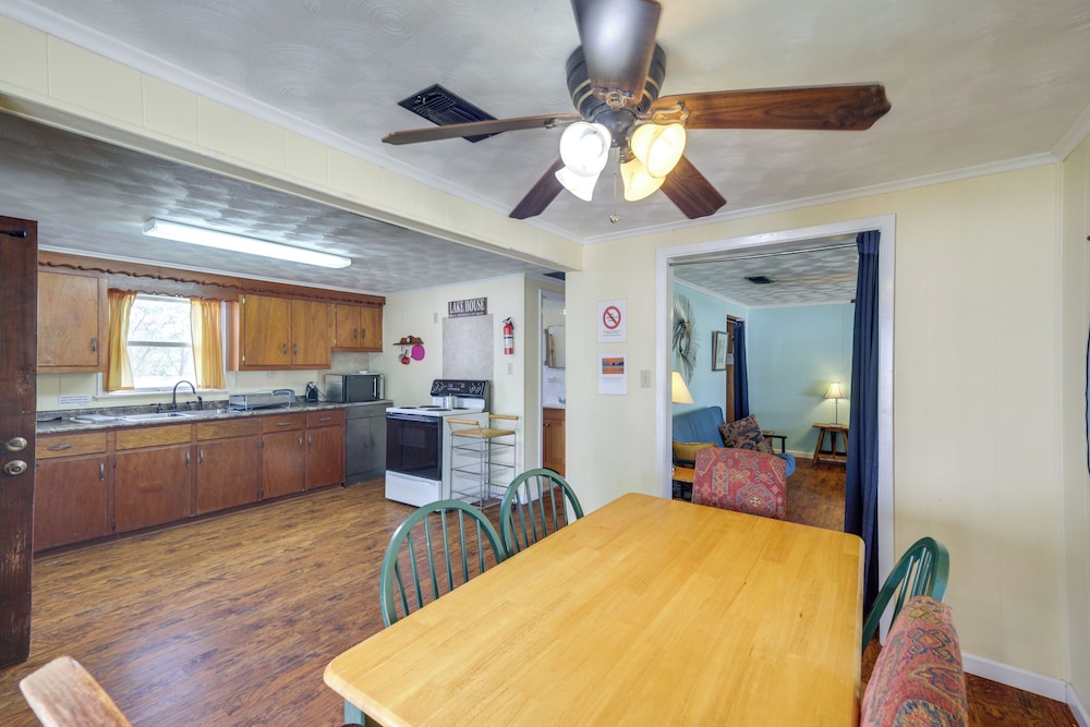 Hike From Your Door! Pet-friendly Whitney Home