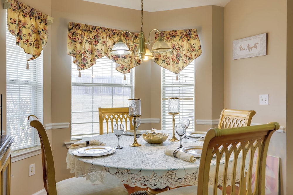 2 Mi to Heritage Park: Pet-friendly Mcdonough Home