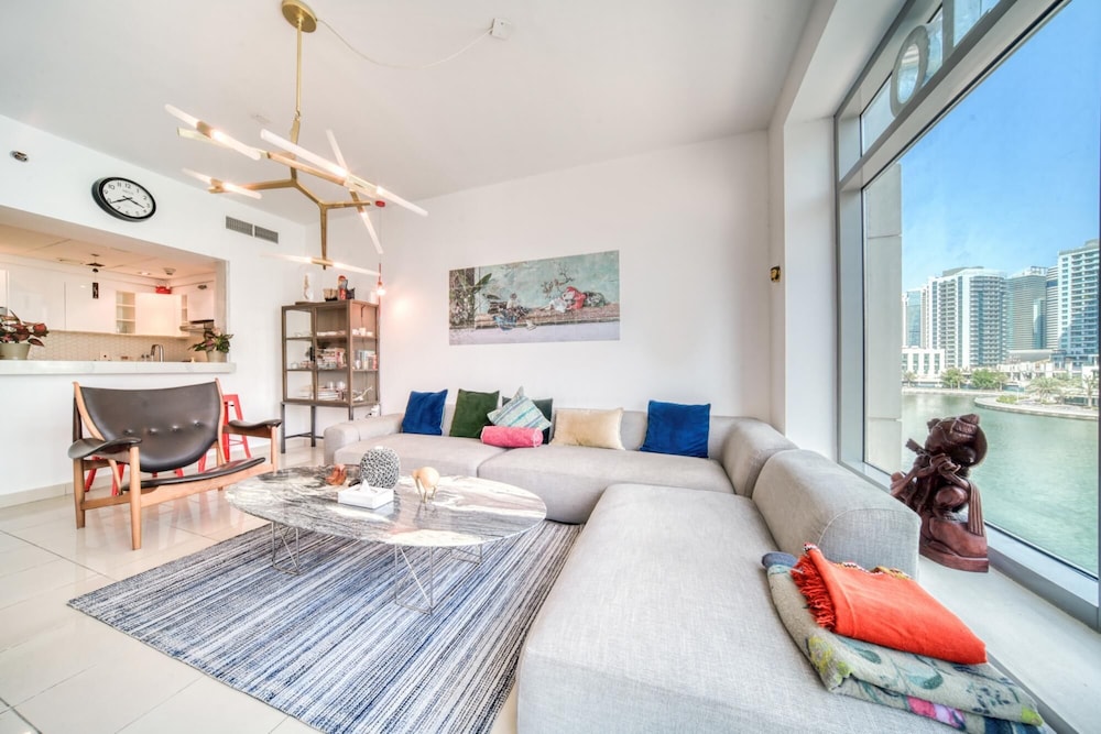 Enchanting 1BR w Balcony Overlooking Dubai Marina