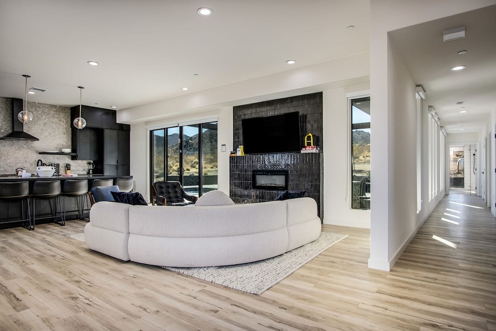 Luxe Modern Escape w Pool Hot Tub Firepit Desert View Lassen by Avantstay